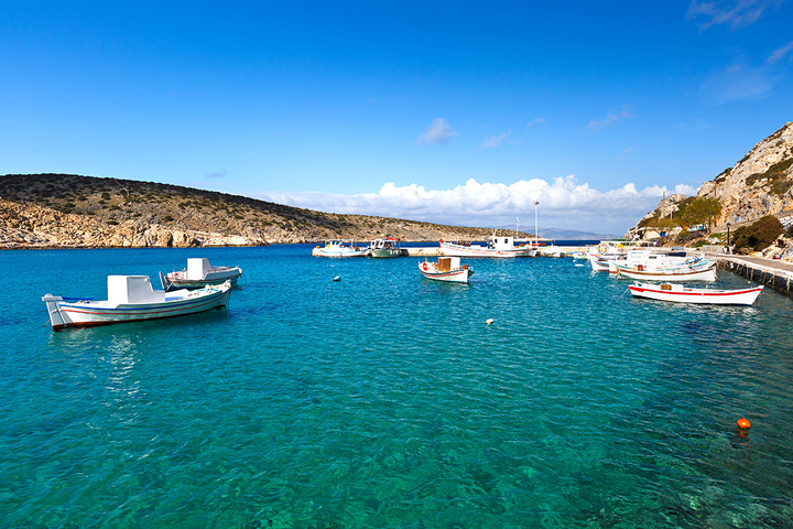 十个不可思议的希腊岛屿圣托里尼之外你还有这些选择