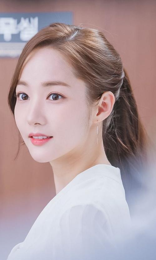 朴敏英近照又变脸?家境富裕父亲是院长 与金材昱朴叙俊有夫妻相