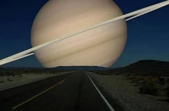 关于巨物恐惧症的成因,网上没有找到合适的答案,简单推测.