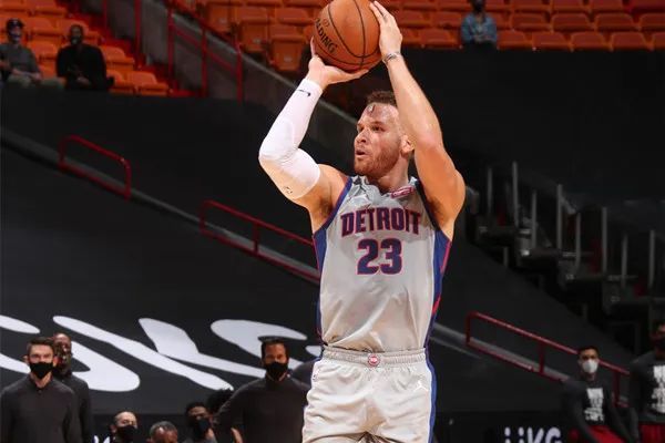 曾经单赛季214次扣篮的格里芬,已经406天没有扣篮了