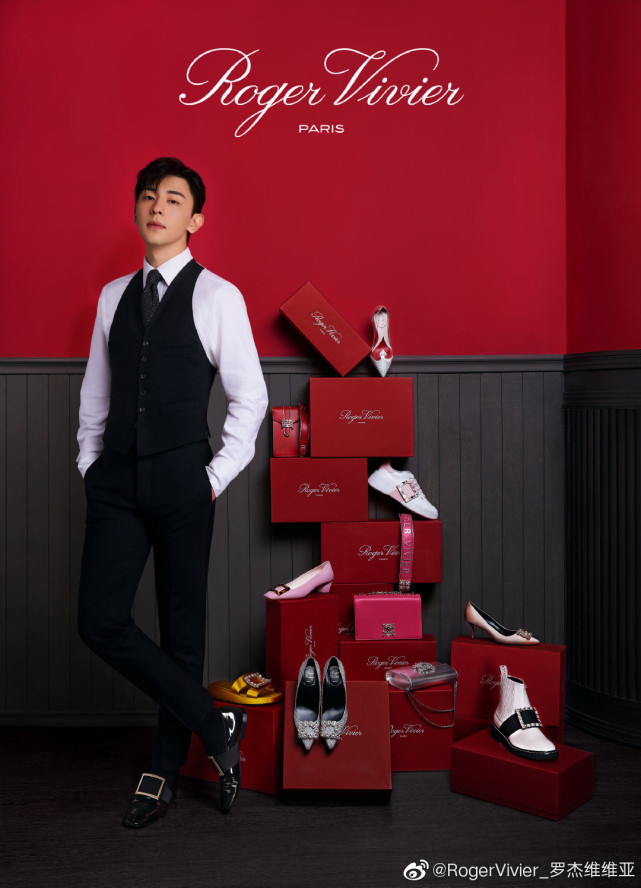 roger vivier 于20日宣布男星邓伦成为最新代言人,他不光成为品牌首位