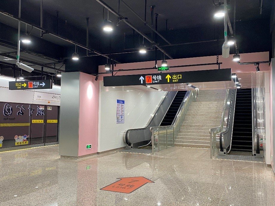 龙柏新村地铁站图片