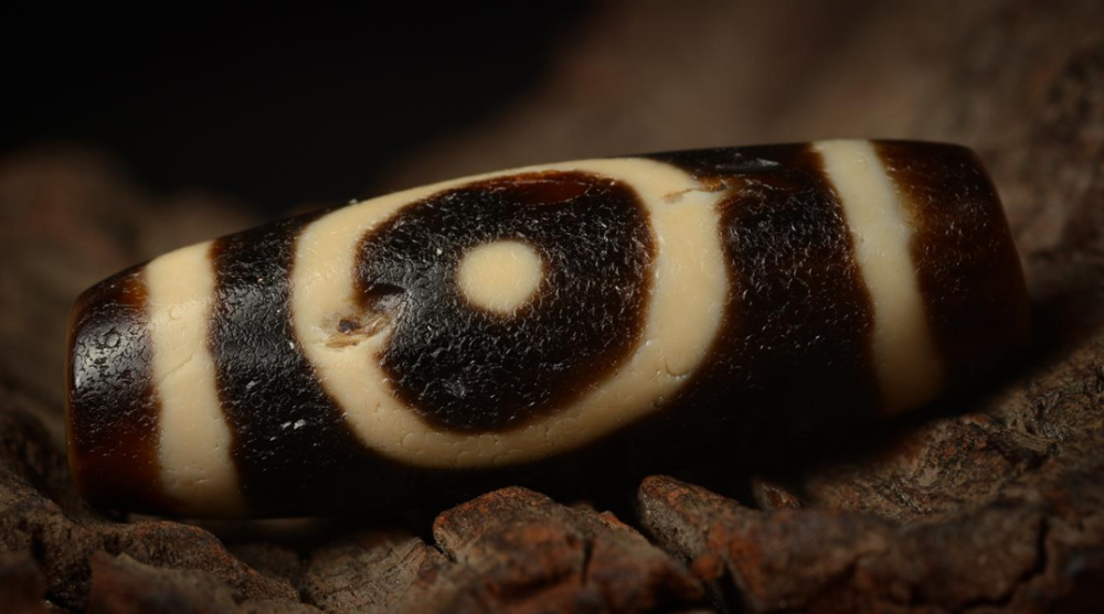 明星大腕李连杰痴迷佛法收藏天珠翡翠吊坠就3000万