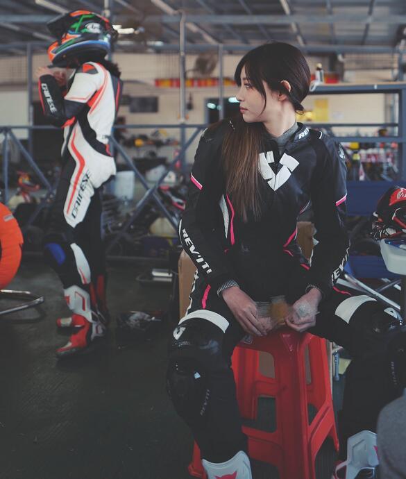 而痞幼却从来不跟风别人,专注于自己的机车内容短视