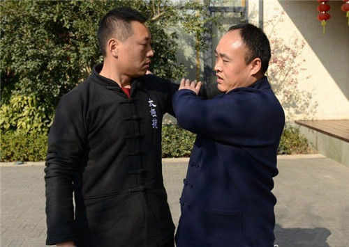 马云卸任后贴身保镖李天金一夜失去百万年薪他后来怎样