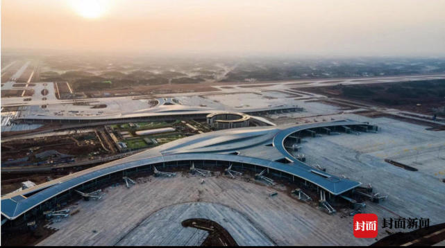 成都天府国际机场试飞跑道"全揭秘" 新技术新工艺首创国内多个第一_腾