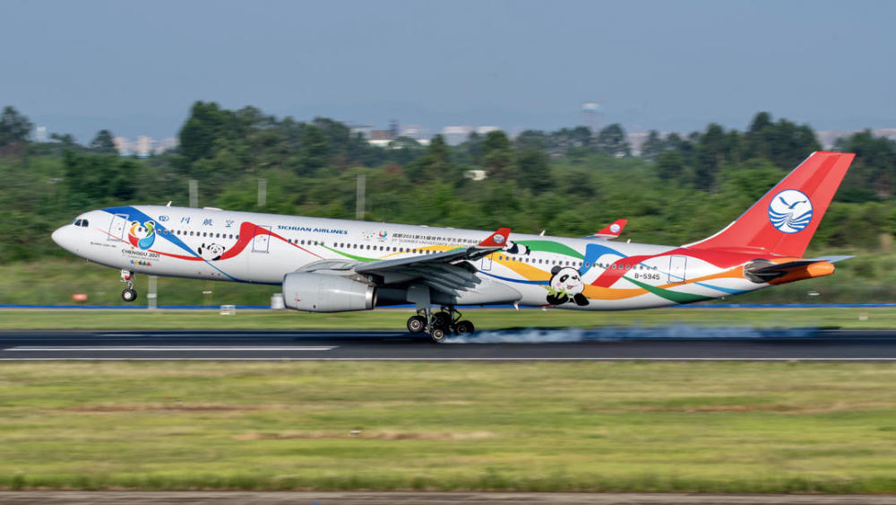 跟着川航英雄机长和大熊猫首飞天府国际机场