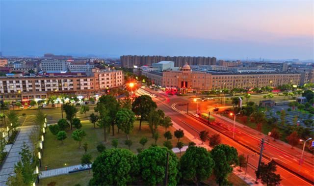 浙江宁波慈溪市一个大镇,常住人口超20万,是全国百强镇