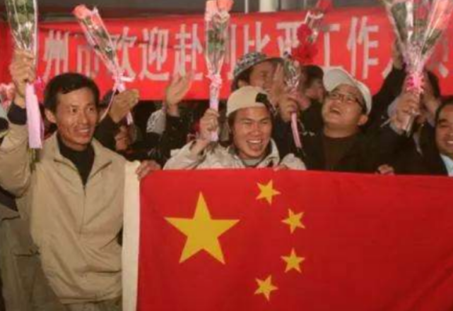 5年前也门撤侨，中国官兵的一个细节，让被救的中国同胞无法忘记_腾讯新闻