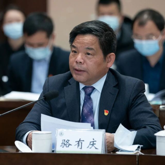 校党委常委,副校长骆有庆对《北京林业大学理事会章程(审议稿)作了