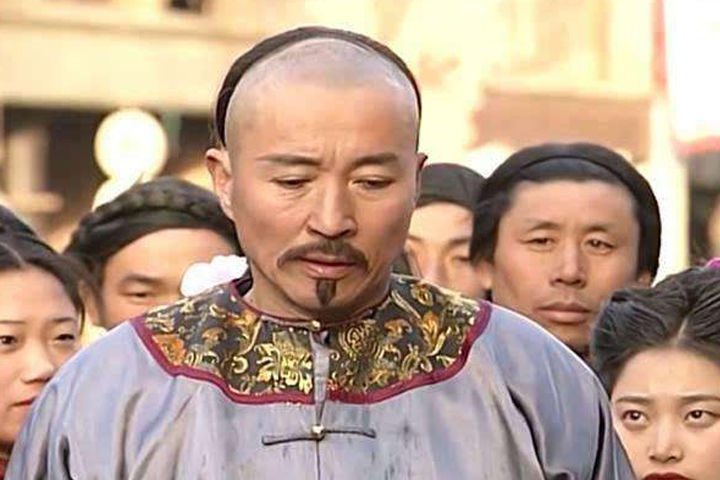 她是还珠格格最大的赢家,从第一集活到最后,一生中有四个男人呵护