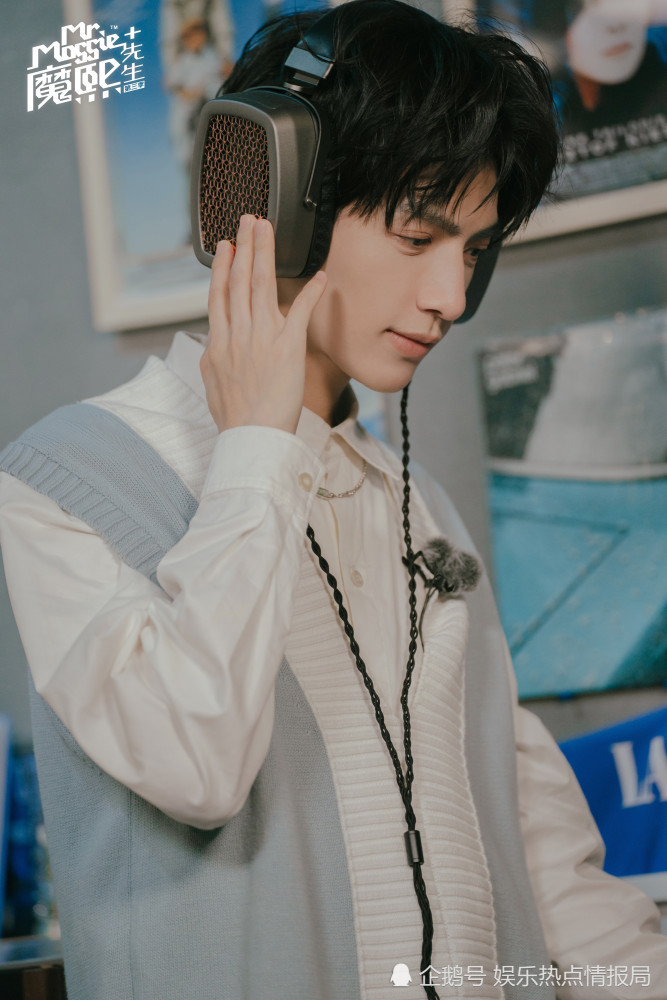 罗云熙学院风清新造型校园小说里的温柔男主来了