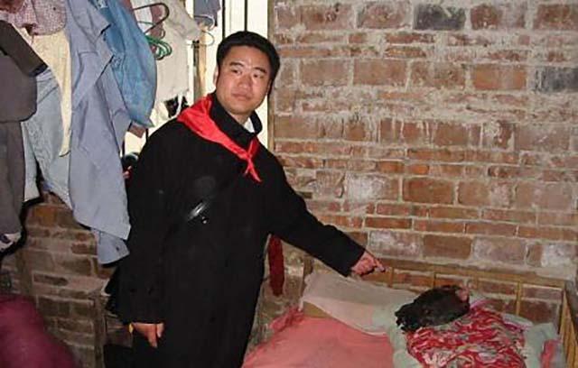 直击丛飞墓地,生前资助200多贫困儿童,死后