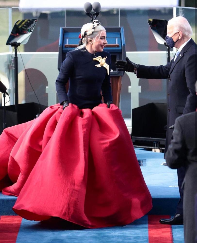 就连时尚杂志vogue也点名表扬,称这是独一无二的设计.