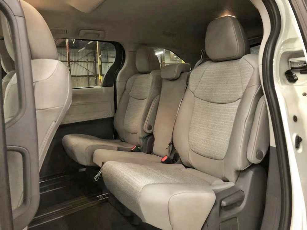 进口版全新丰田塞纳已到港车长近5米2八座布局配装25l混动