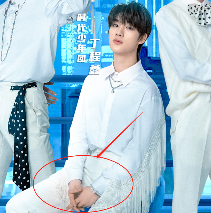 接招吧前辈海报有谁注意宋亚轩的手这才是节目组的偏爱