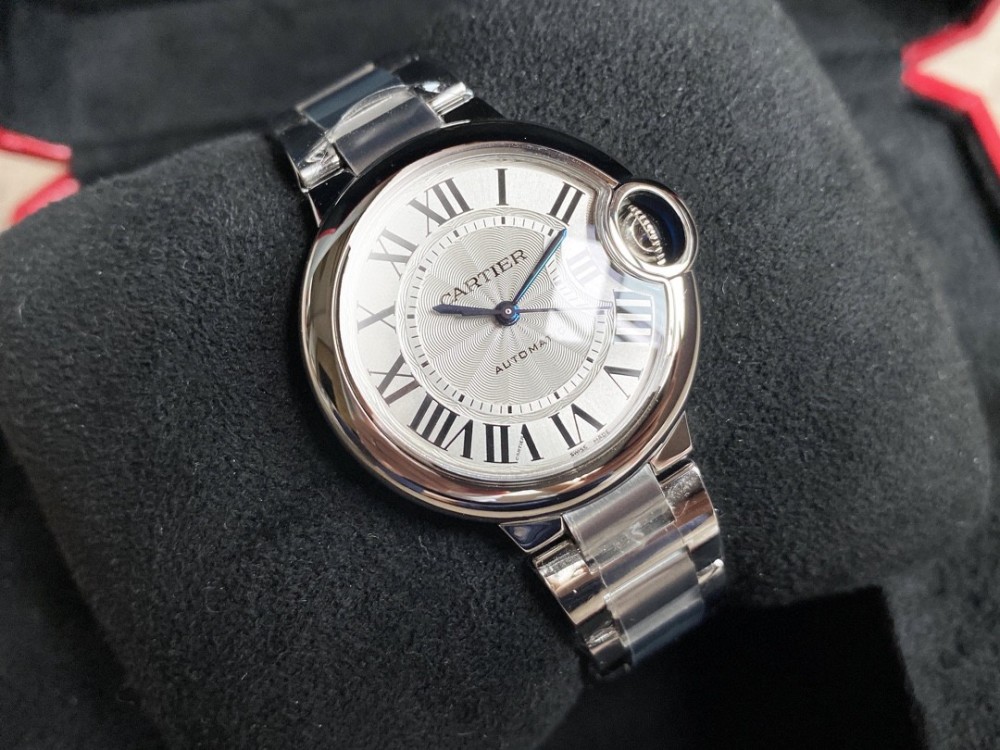 蓝气球,个人认为是有些浪费的,抛去外观的因素,同一样的eta机芯,浪琴