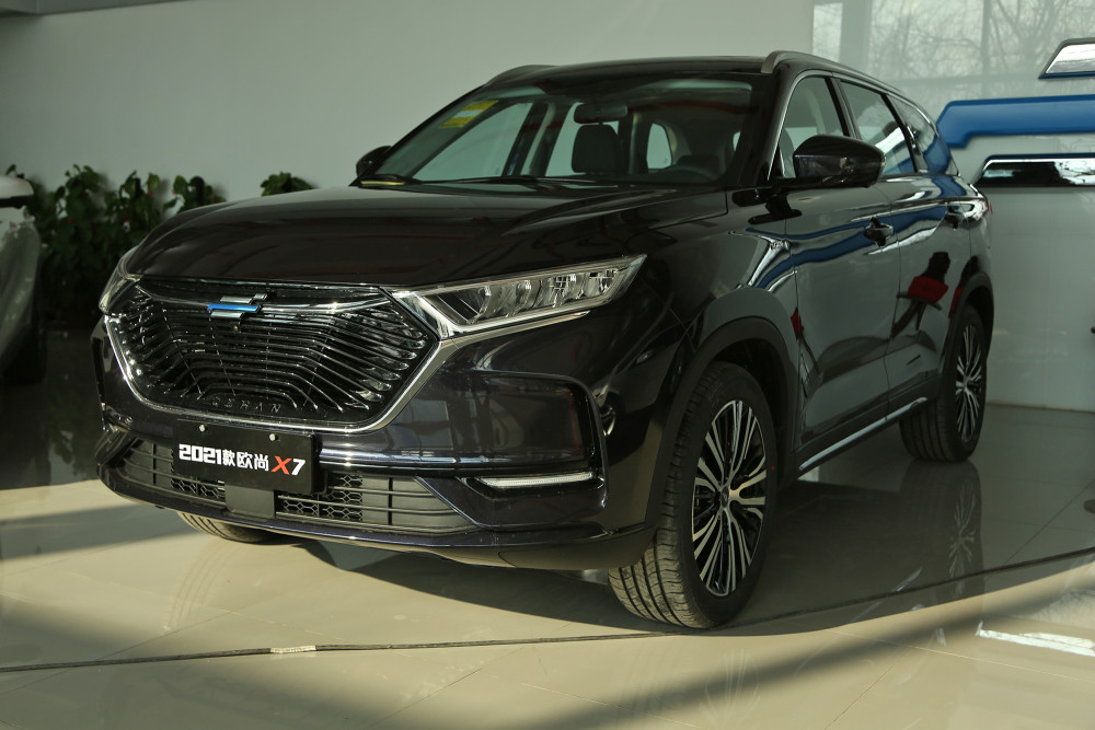 十万车主品质之选到店实拍2021款长安欧尚x7