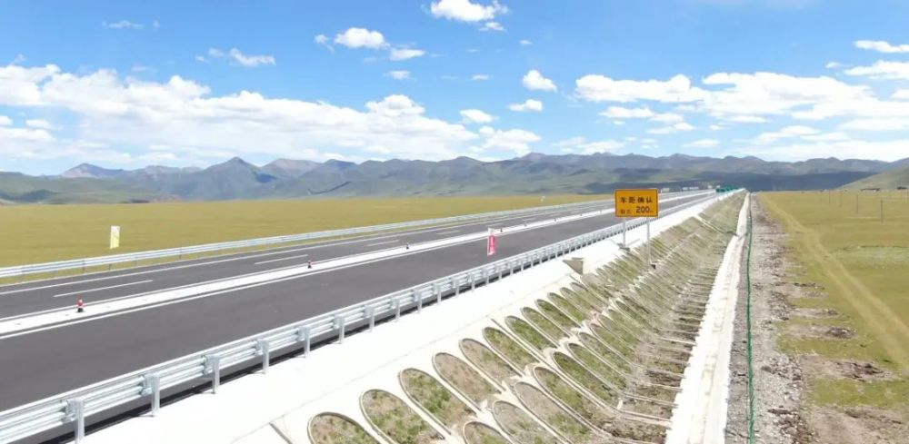未来五年,我区将力争启动g6京藏高速公路格尔木至那曲段建设,推动早日