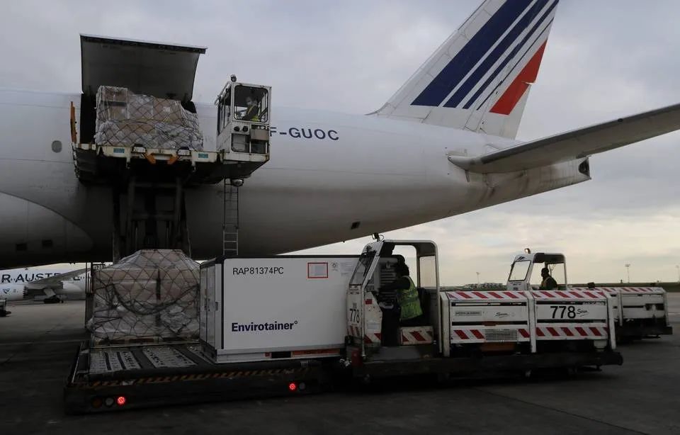 法航回国航班5人染冠被熔断!小马哥官宣,大学生午饭只要1欧元!