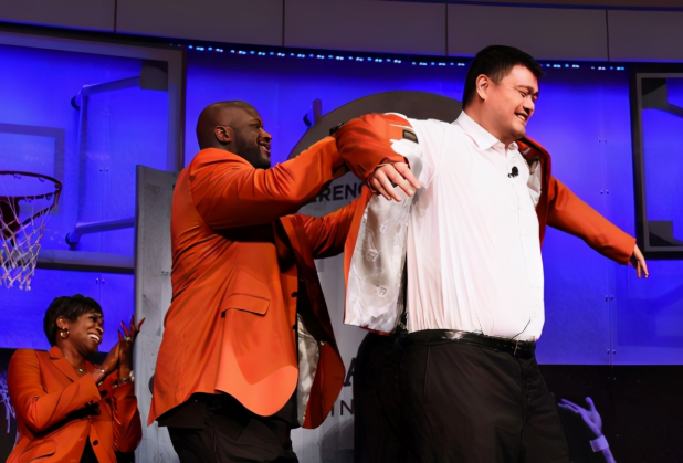 职业球员体型有多庞大姚明博班与普通人合影仿佛不在一个星球