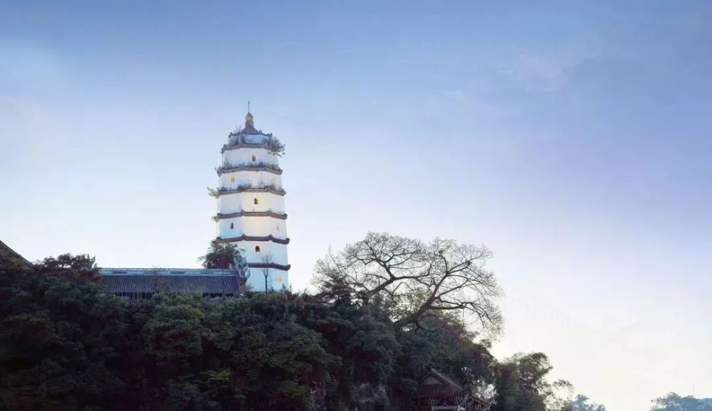 龙爪塔位于达州城西外新区,老城区,南城区三城交汇处——通川区朝阳