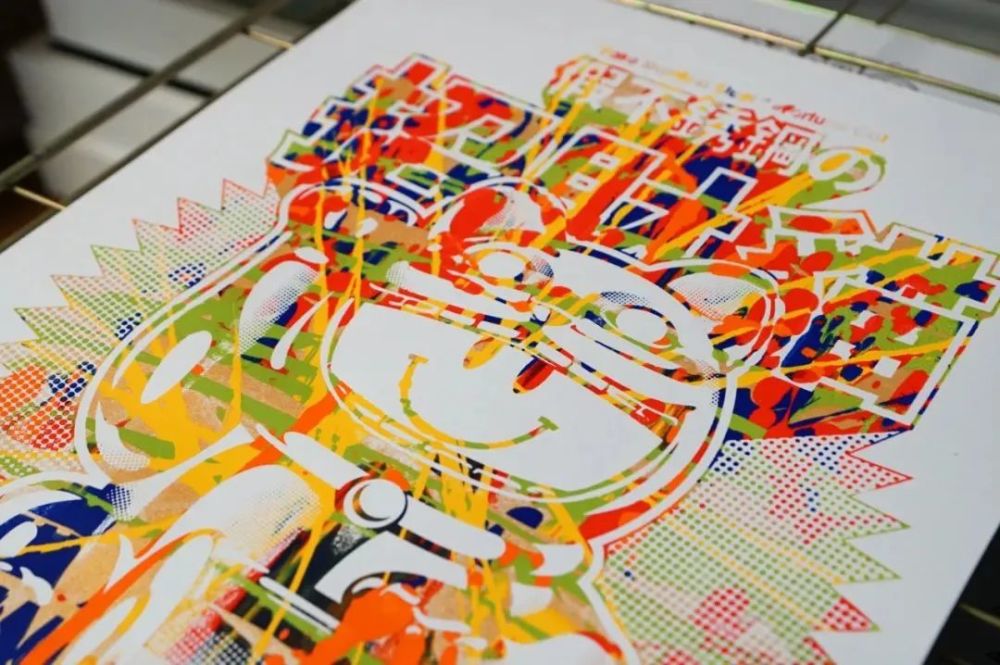 3制作自己的版画作品,新年红包和福袋(彩色棉布袋)▲用丝网印刷的方式
