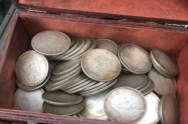 农民拿出八路军500大洋欠条,现在能兑换多少钱?数额没人猜得到