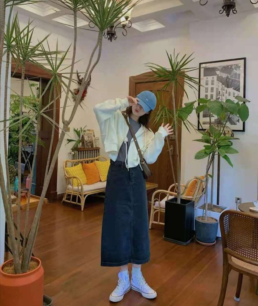 牛仔裙搭配什么上衣好看图片