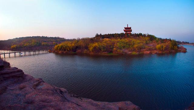 新沂旅遊資源豐富,生態優良,山清水秀,主要旅遊景區景點有:馬陵山