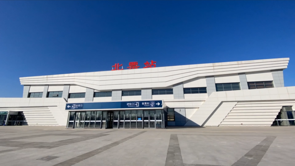 乌兰木图与闻名全国的乌兰木图山风景区同名.