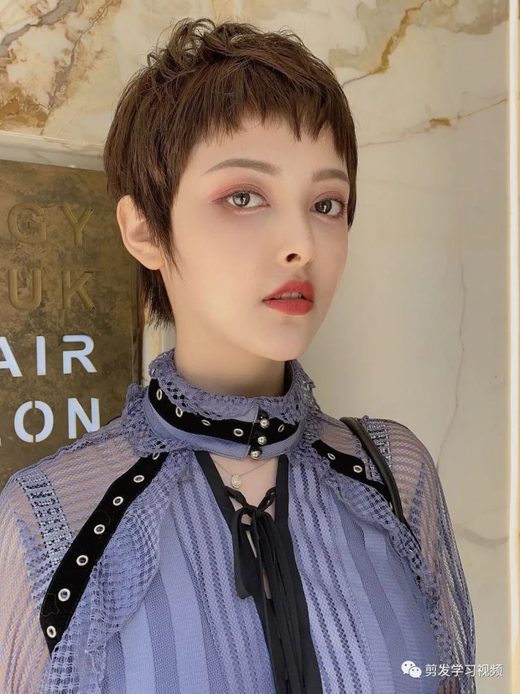 2021巨火网红超a超短发定型烫