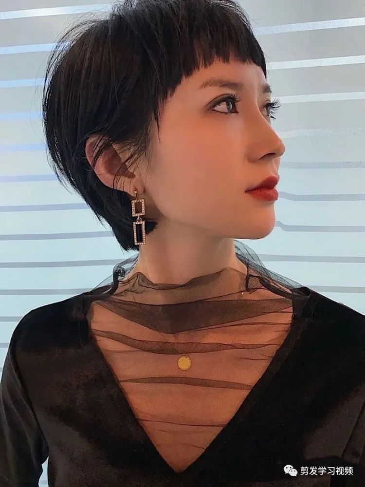 2021巨火网红超a超短发定型烫