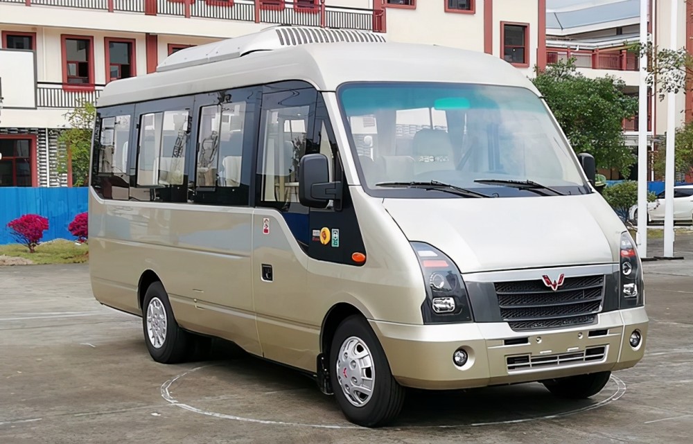 五菱打造的最帅小客车来了外观很帅气搭载24t柴油动力