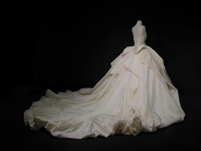 排行榜大揭秘,最贵的婚纱原来属于她!