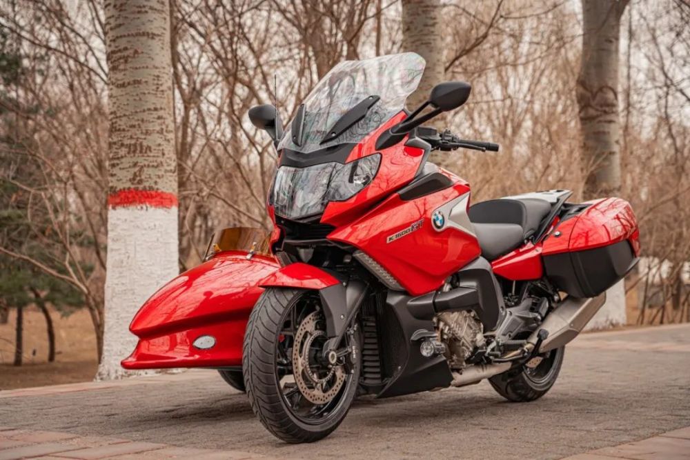 时速可达200km/h的侉子,实拍宝马k1600 三轮版丨视界_腾讯新闻