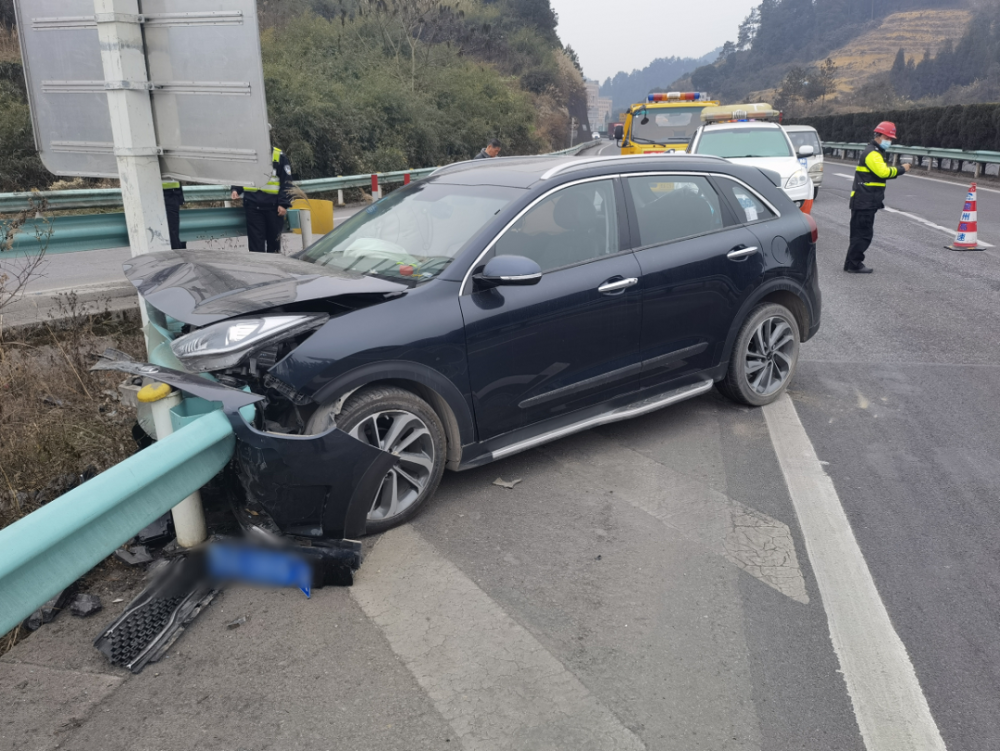 高速行驶中遇匝道犹豫不决会导致操作不当进而引发交通事故,今日在g60