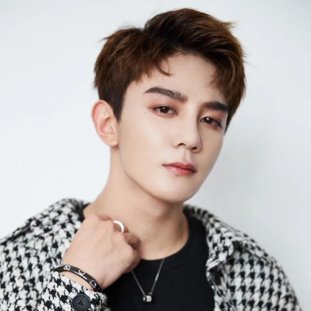 r1se男团无惧塌房?夏之光钟丽丽疑复合,焉栩嘉被曝有新女友_腾讯新闻