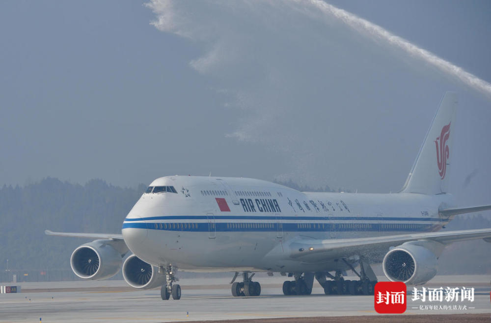 图集|看成都天府国际机场试飞第一天_腾讯新闻