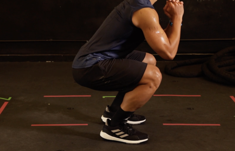 家中健身入门,专业教练教你做爆汗操!懒女生也能驾驭的6组动作
