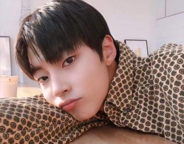 因女神降临爆火涨粉数百万他被对家眼红爆料整容前照片