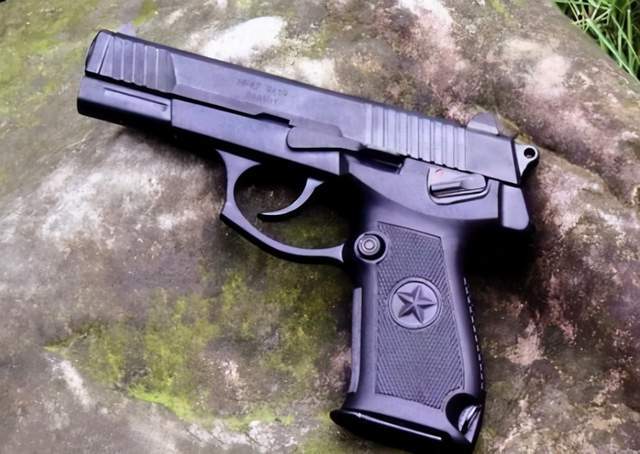 92式手枪一种手枪两种口径的我军制式手枪因质量问题极具争议