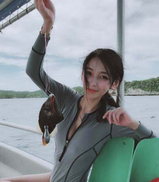 又一个斗鱼游戏主播模仿呆妹儿?转型颜值网红玩cos,却被吐槽"腰太粗"