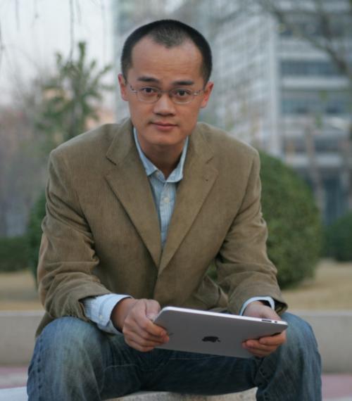 福建新首富诞生了,最近2个月赚了4百亿,妻子还是北大的学霸