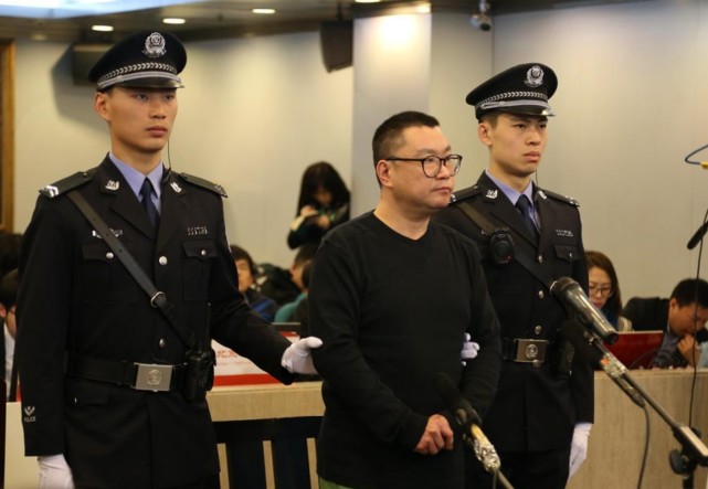 著名歌星尹相杰近况:瘦到"皮包骨"认不出,紧随于文华落魄像跟班