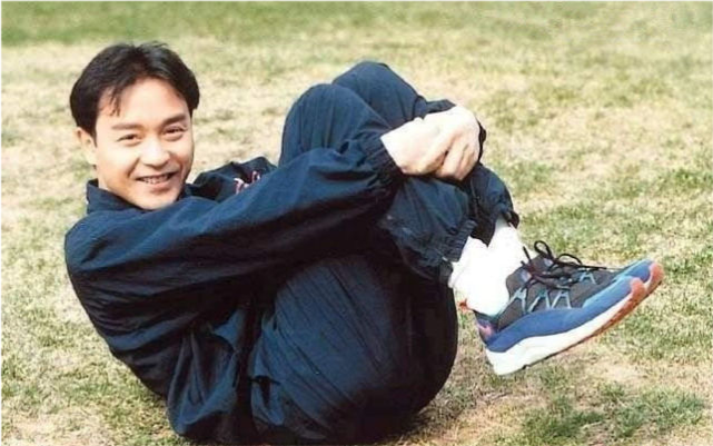 为什么人人都爱张国荣?生前13张罕见老照片,看完你就懂了