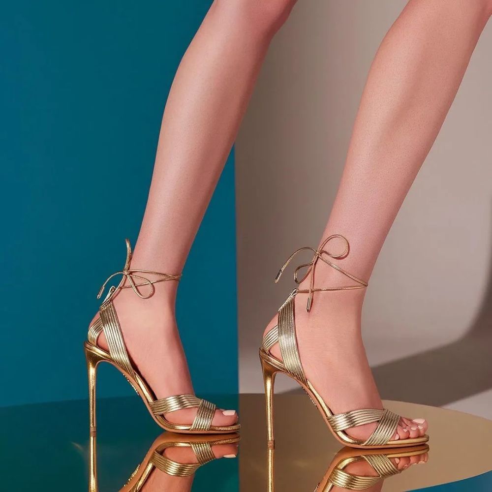 搭配上美丽的高跟鞋,衬气质且尽显高挑