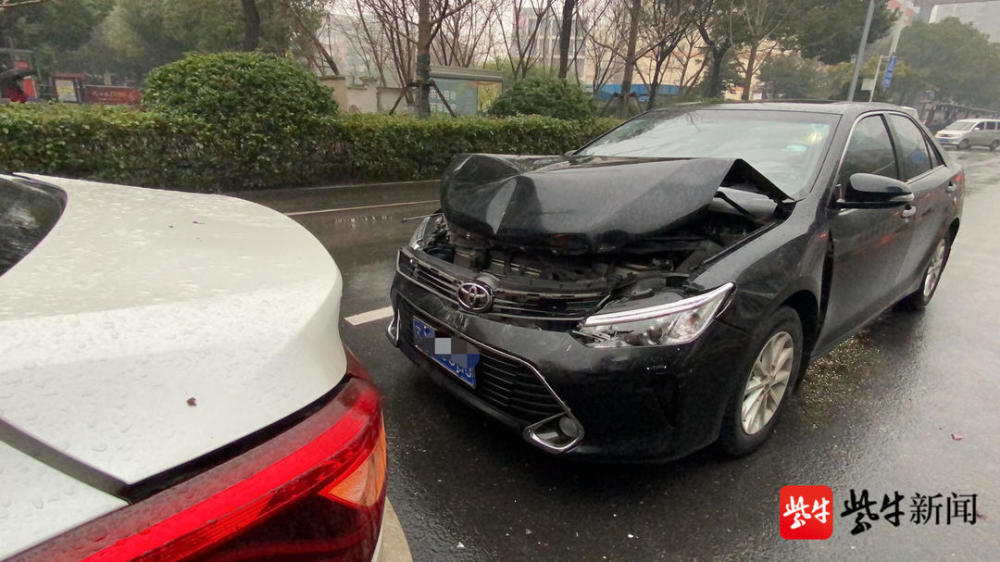 雨天路滑心急上班跟车太近刹不住追了尾