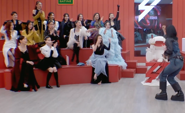 40岁董洁浪姐2首秀凭木偶舞成功洗白比李小璐厉害