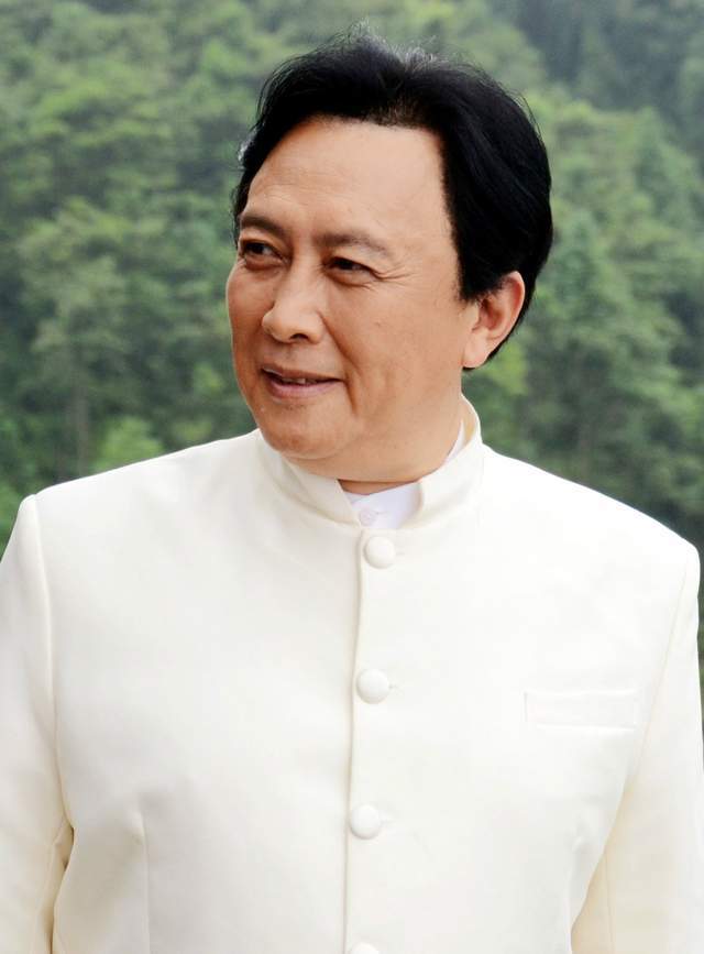 跨过鸭绿江主演唐国强生活中的父爱也带泪